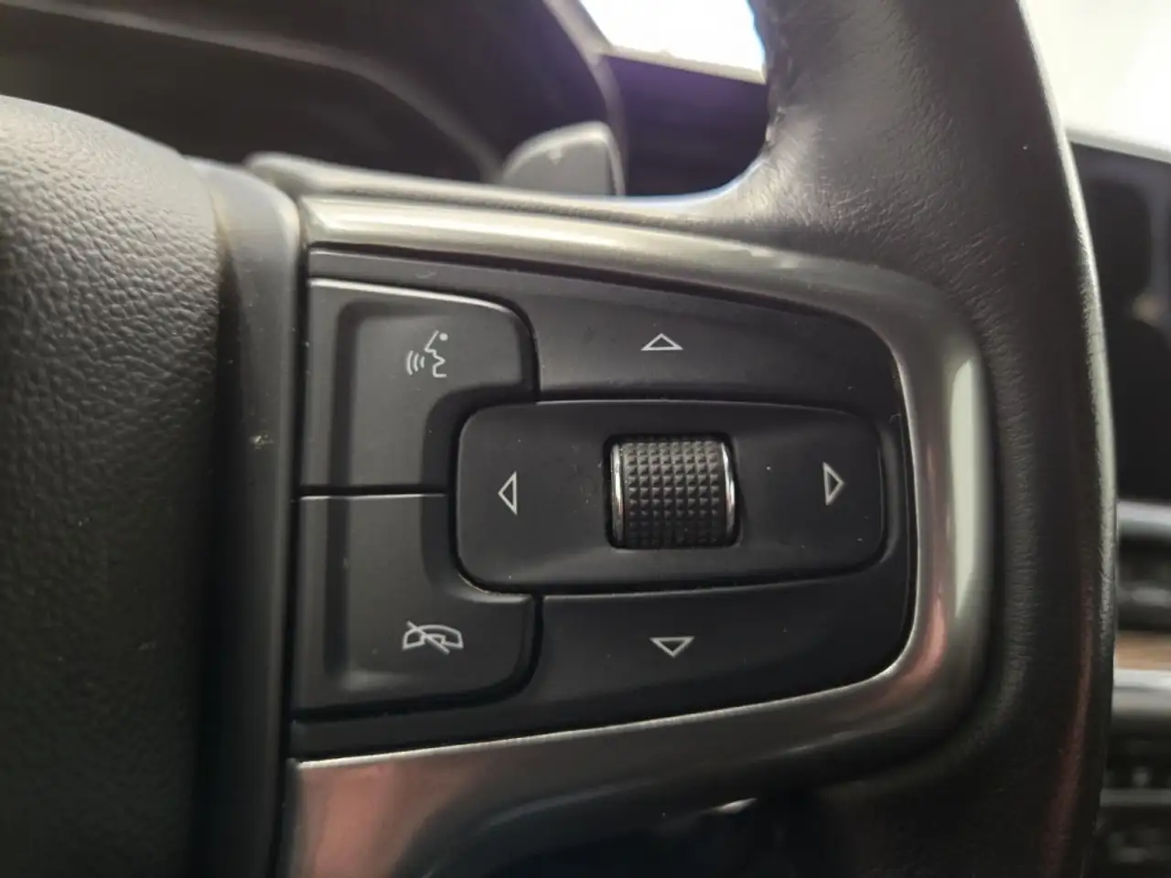 Chevrolet Silverado 1500 - Image 25