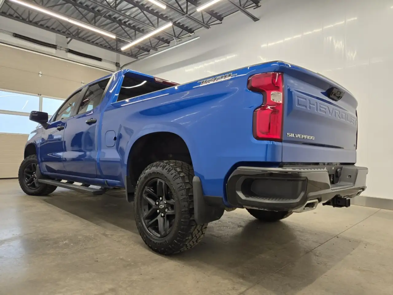 Chevrolet Silverado 1500 - Image 2