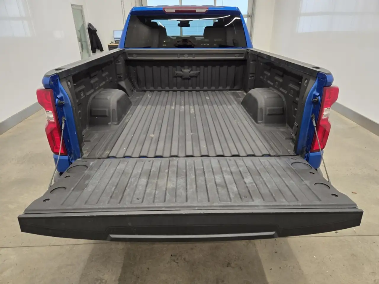 Chevrolet Silverado 1500 - Image 13