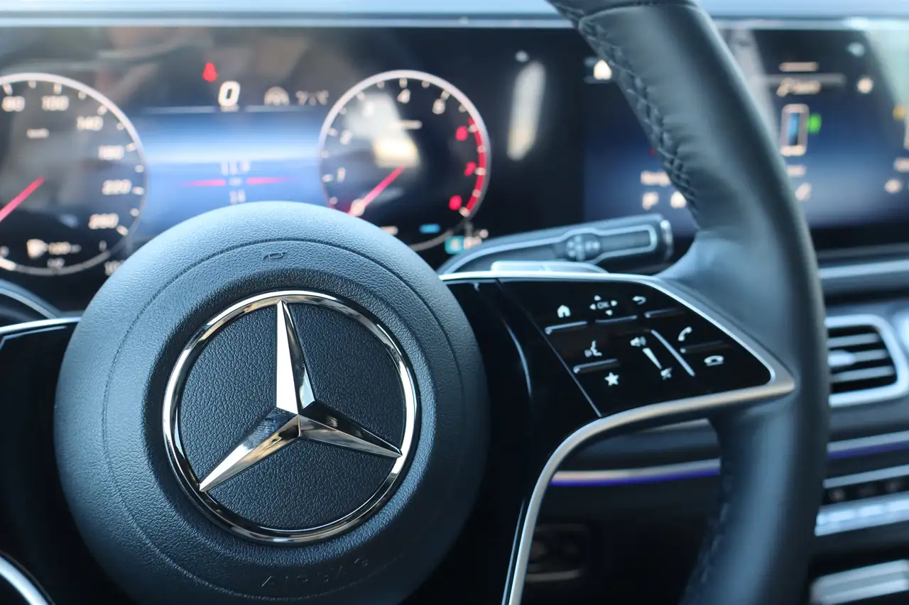 Mercedes-Benz GLE - Image 32