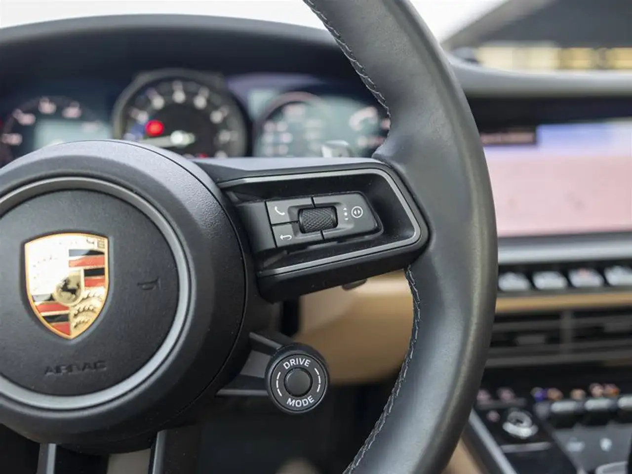 Porsche 911 - Image 30