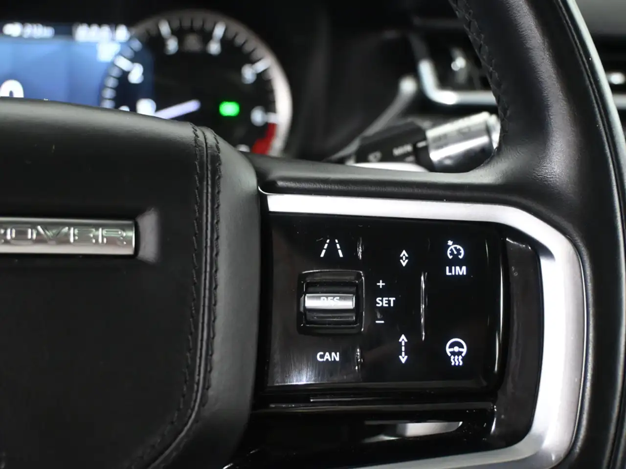 Land Rover Range Rover Velar - Image 16