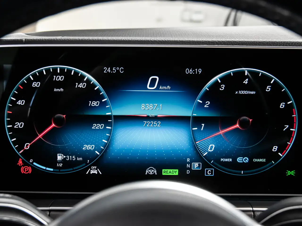 Mercedes-Benz GLE - Image 35