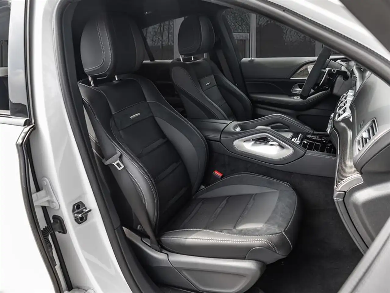 Mercedes-Benz GLE - Image 37