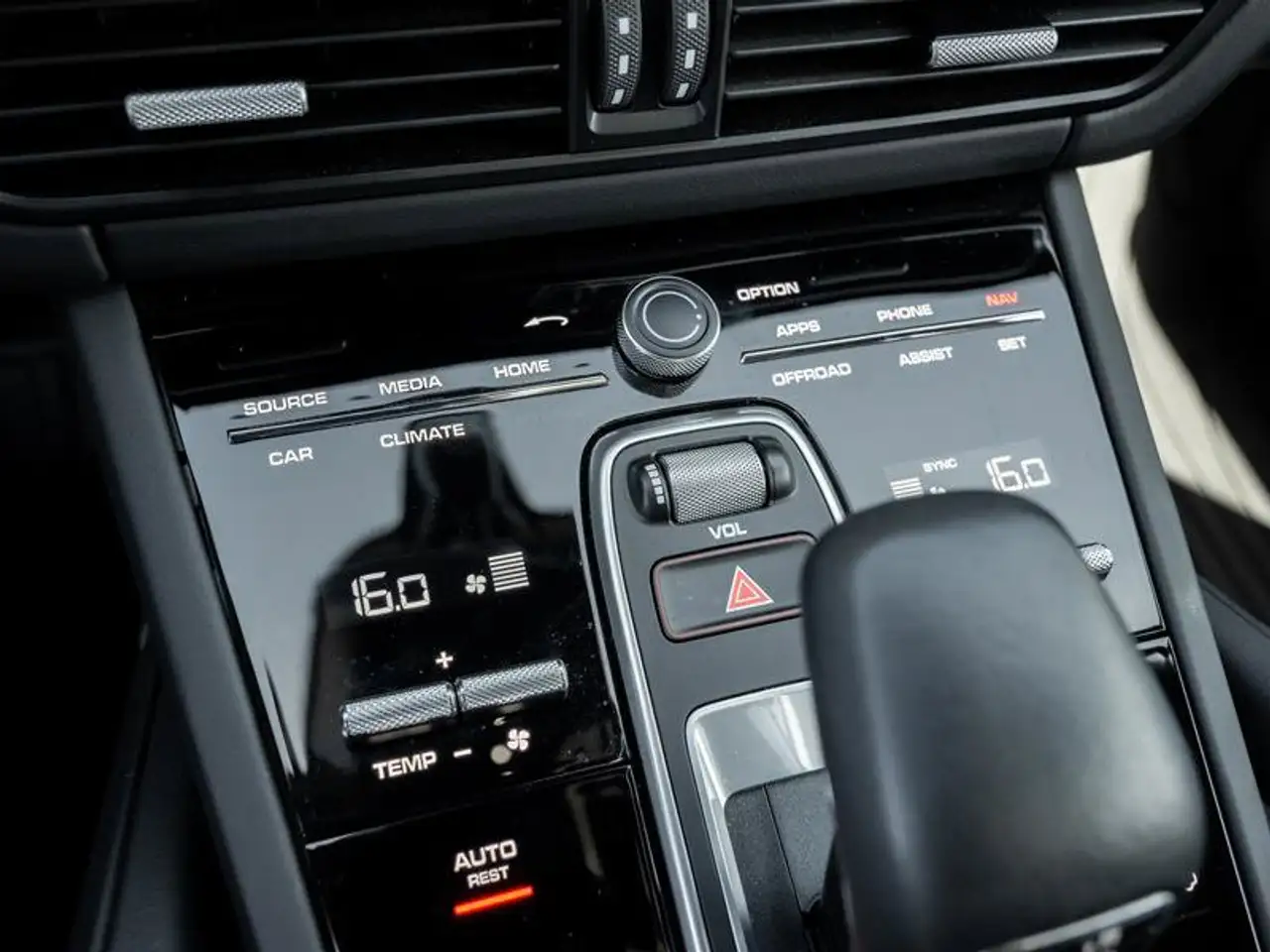 Porsche Cayenne - Image 28