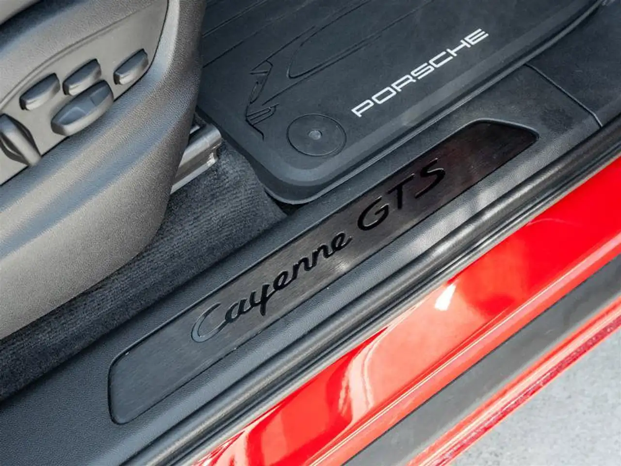 Porsche Cayenne - Image 40