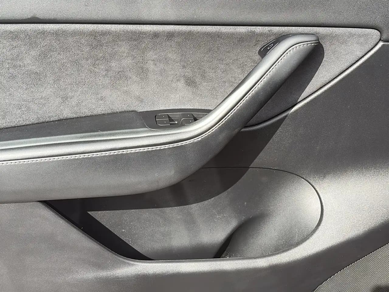 Tesla Model Y - Image 27