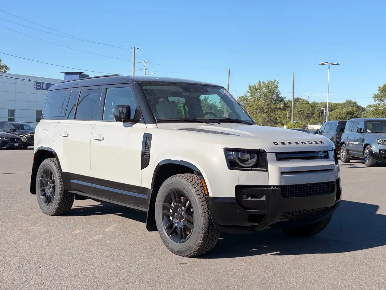 Land Rover Defender - Image 8