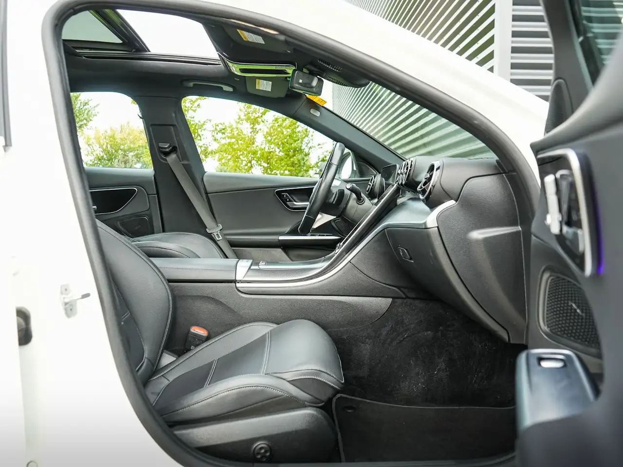 Mercedes-Benz C-Class - Image 17