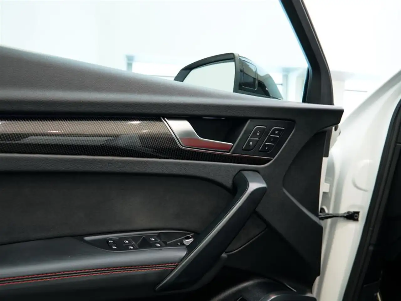 Audi SQ5 - Image 24