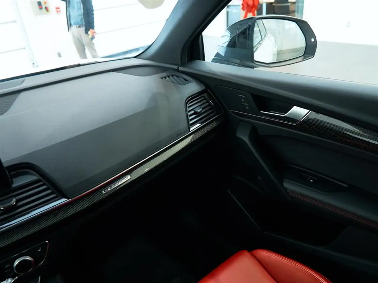 Audi SQ5 - Image 28