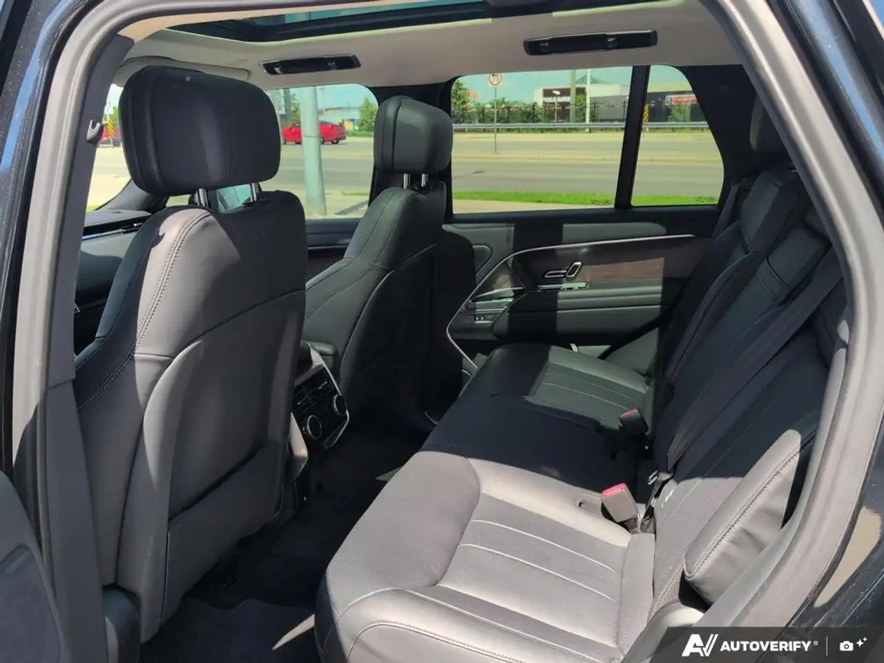 Land Rover Range Rover - Image 22
