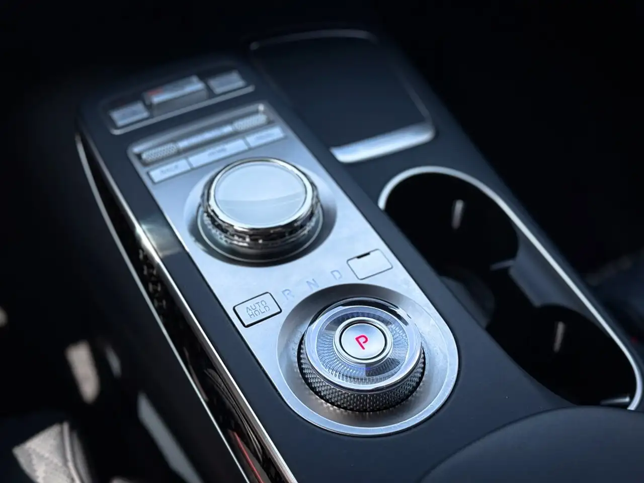 Genesis GV70 - Image 27