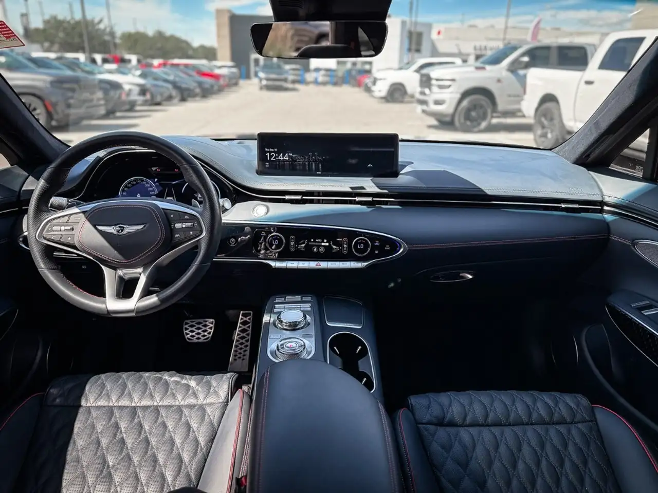 Genesis GV70 - Image 13