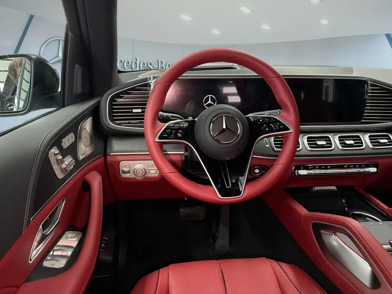 Mercedes-Benz GLE - Image 18