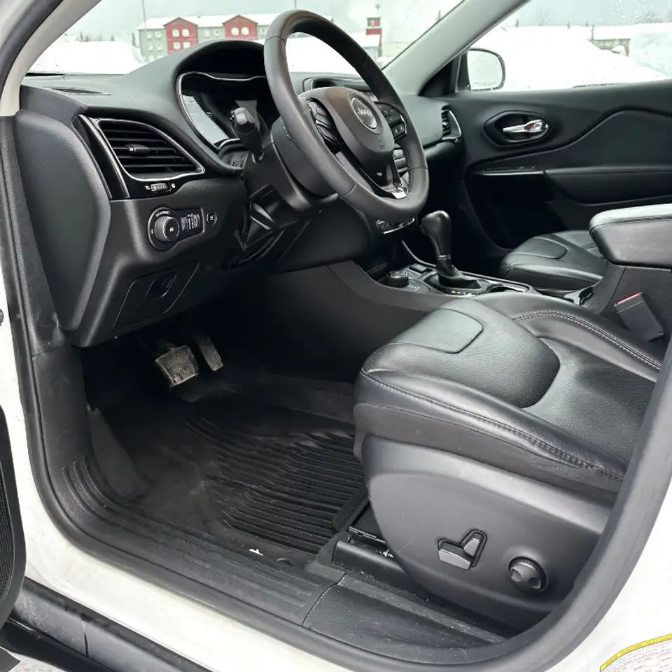 Jeep Cherokee - Image 12
