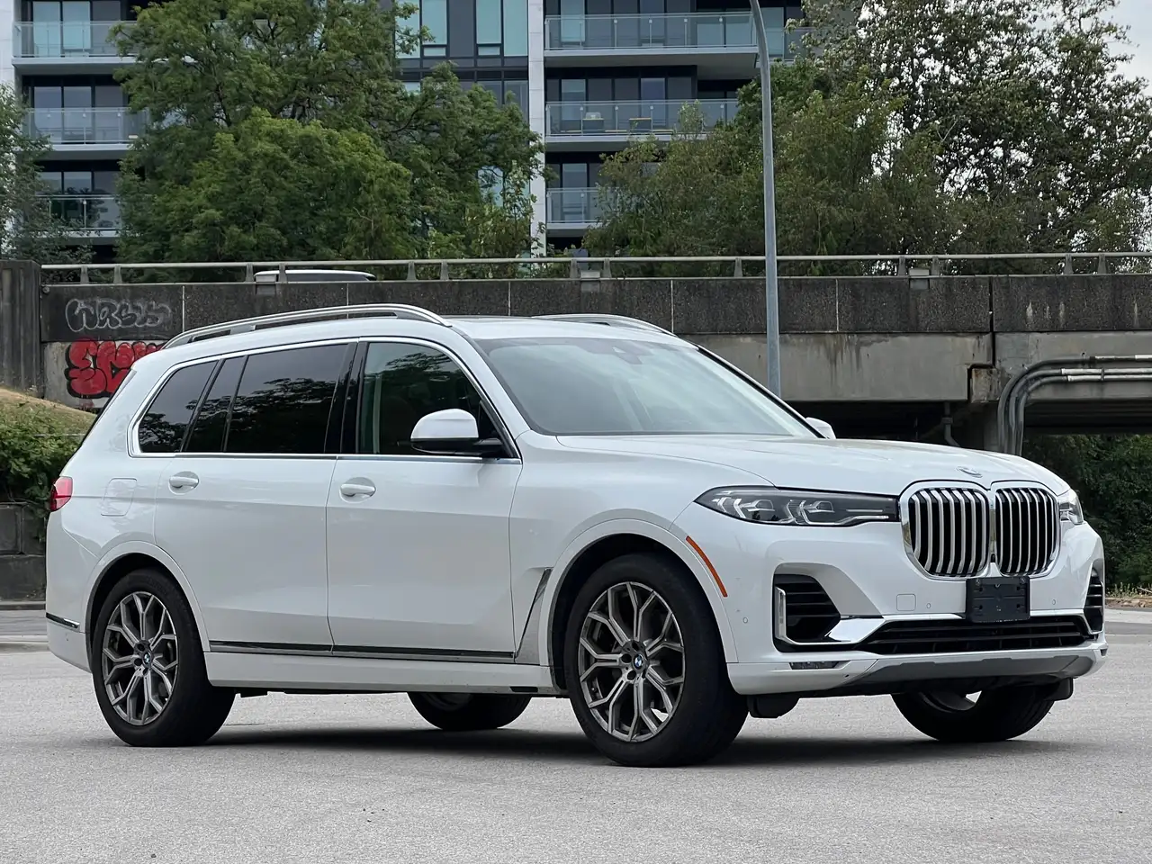 BMW X7 - Image 2