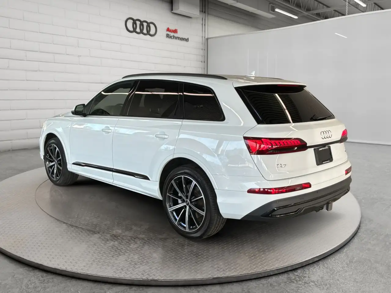 Audi Q7 - Image 7