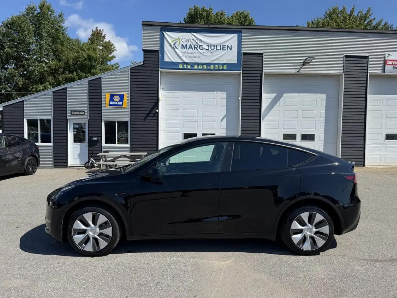 Tesla Model Y - Image 2