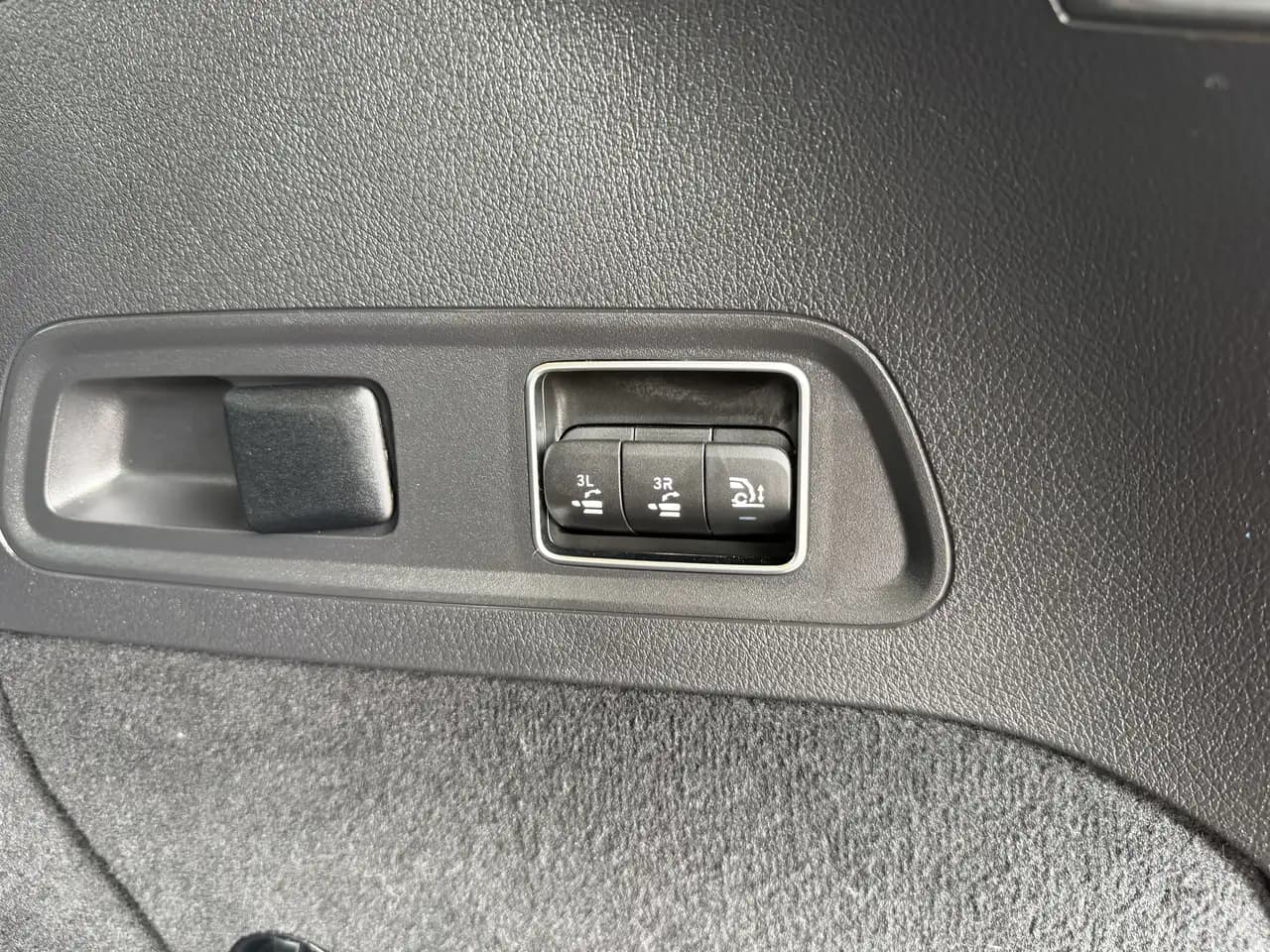 Mercedes-Benz GLS - Image 11