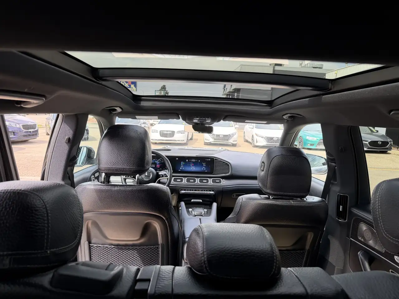 Mercedes-Benz GLS - Image 33