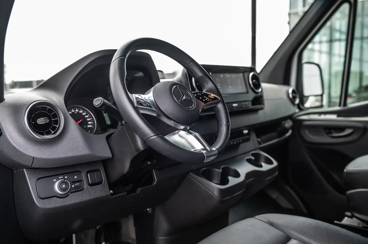 Mercedes-Benz Sprinter - Image 16