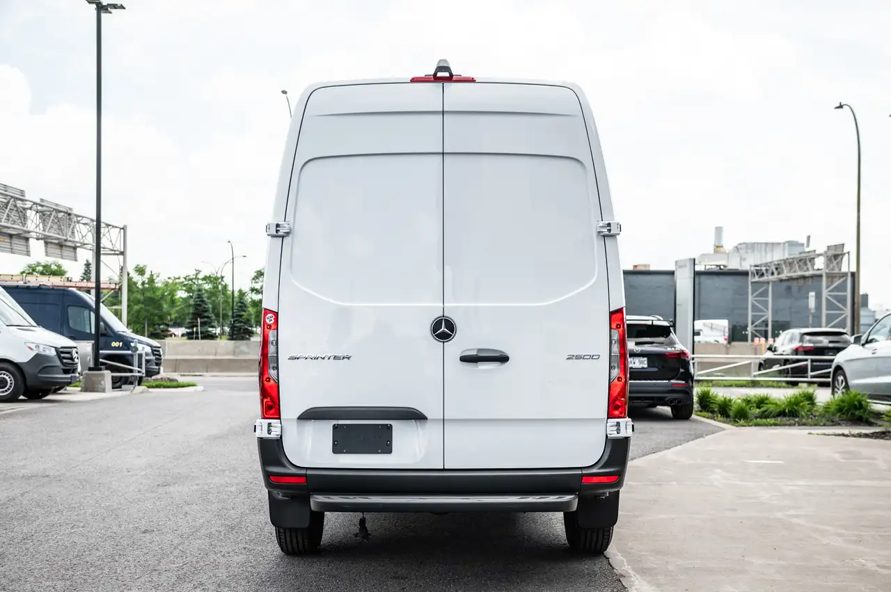 Mercedes-Benz Sprinter - Image 7