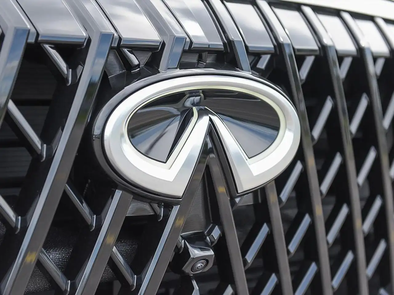 Infiniti QX80 - Image 9