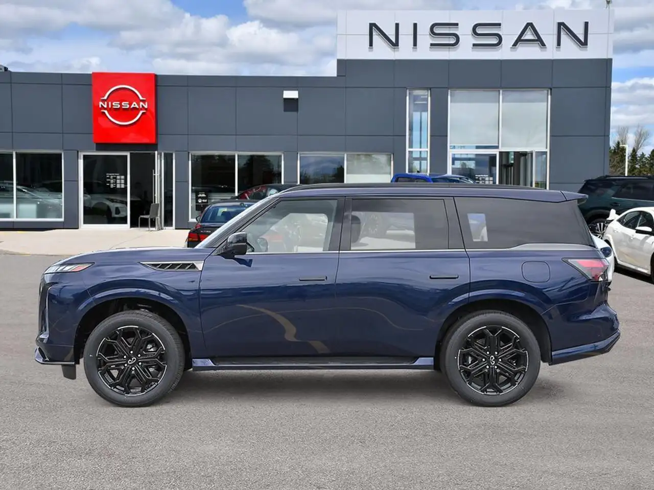 Infiniti QX80 - Image 3