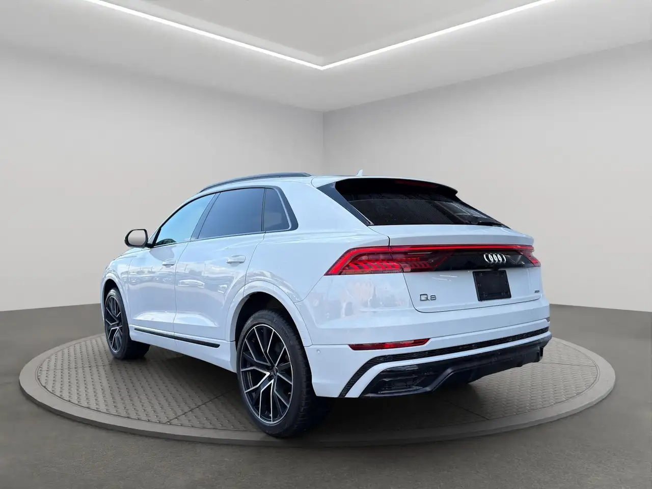 Audi Q8 - Image 4