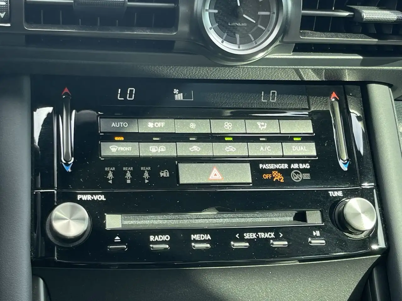 Lexus IS - Image 27