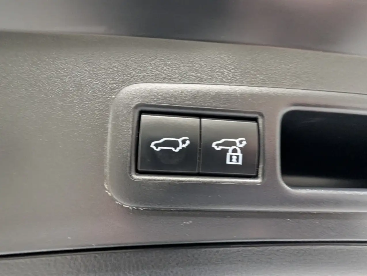 Lexus UX 300h - Image 27
