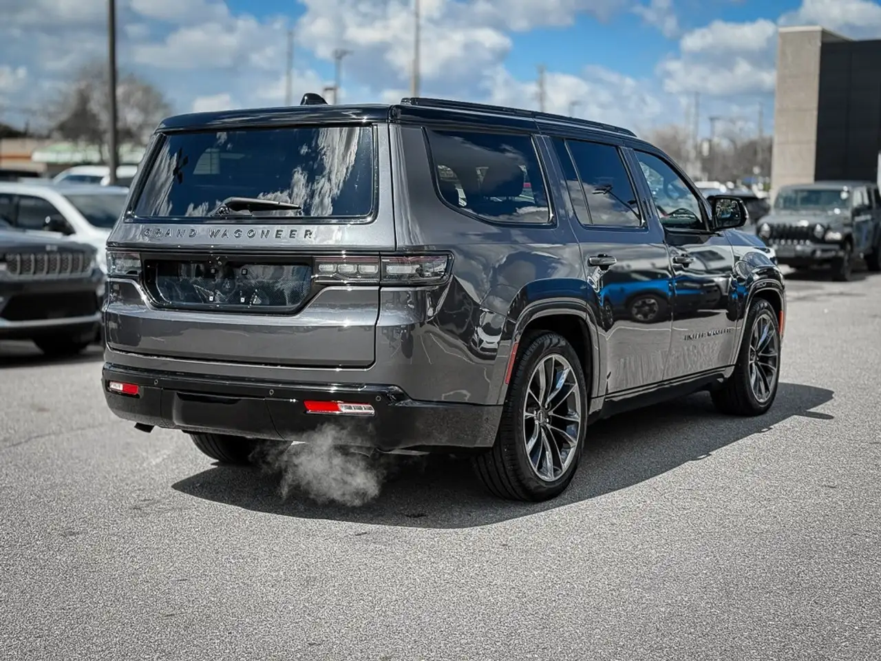 Jeep Grand Wagoneer - Image 5