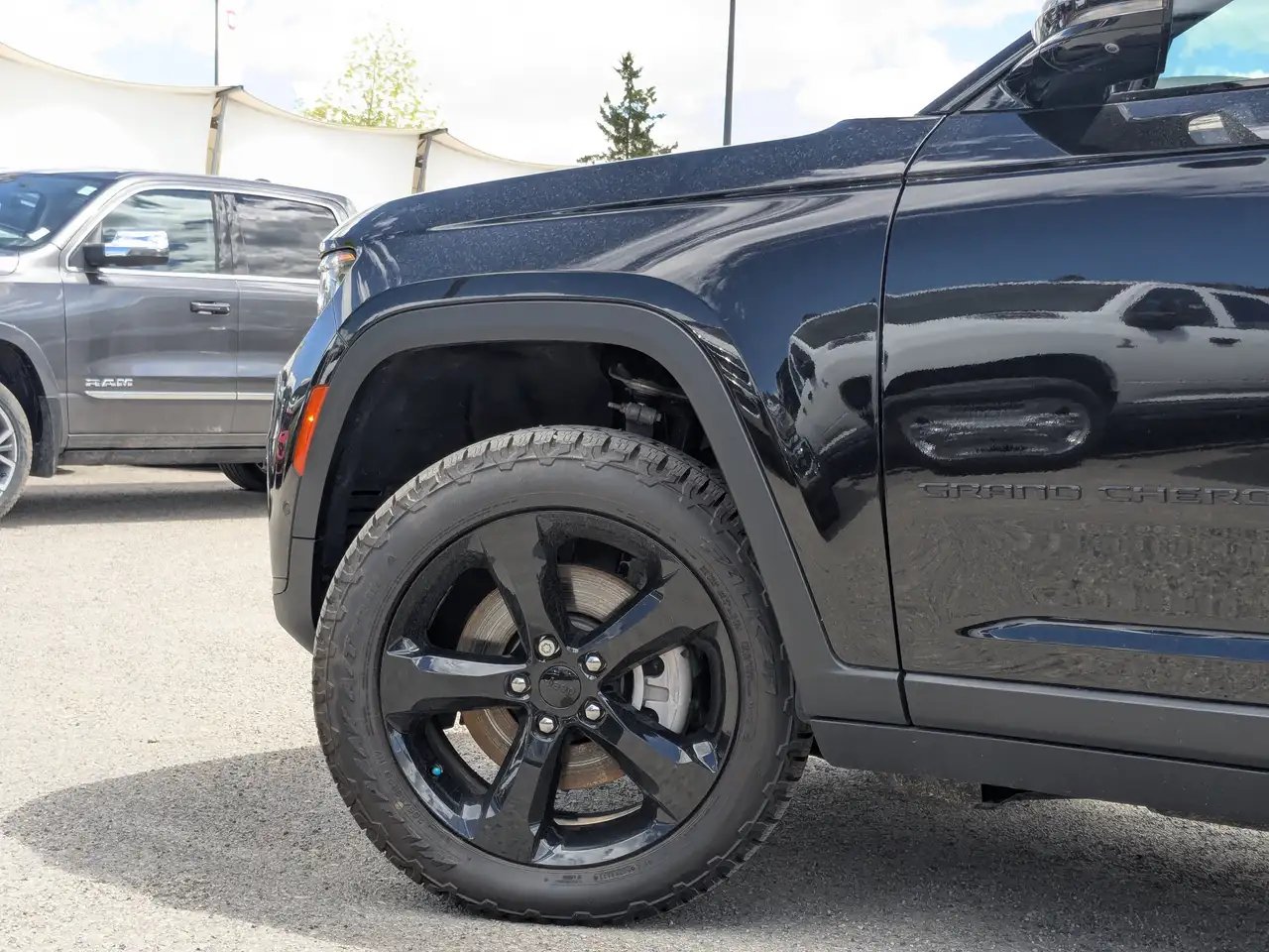 Jeep Grand Cherokee - Image 9