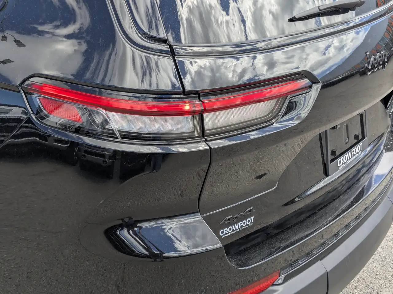 Jeep Grand Cherokee - Image 11