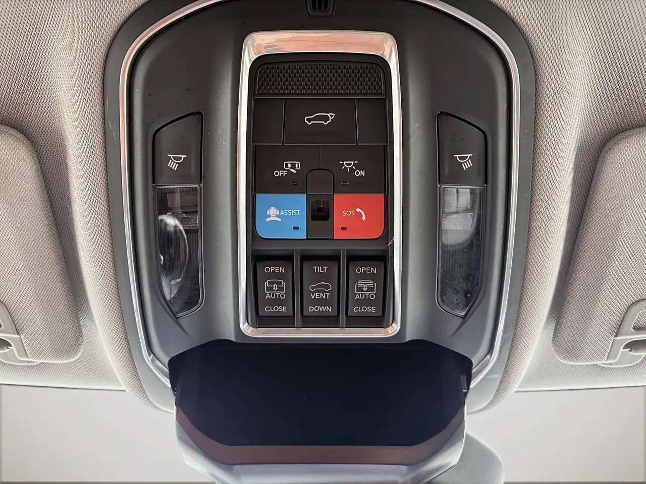 Jeep Grand Cherokee - Image 27