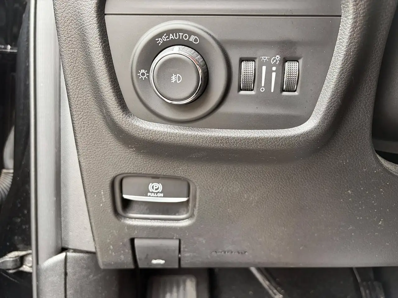 Jeep Grand Cherokee - Image 14