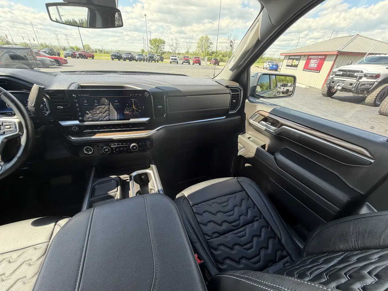 Chevrolet Silverado 1500 - Image 21