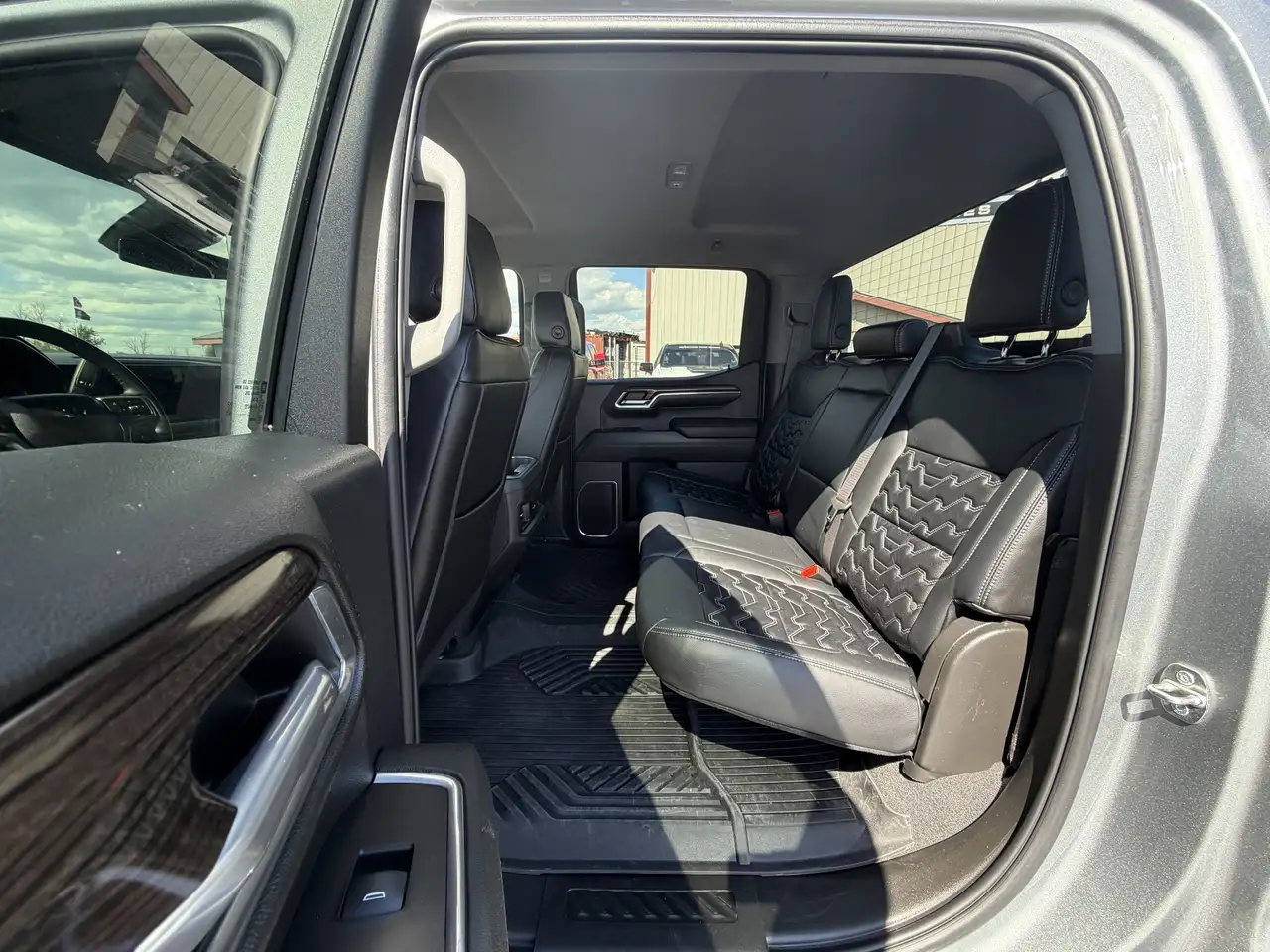 Chevrolet Silverado 1500 - Image 13