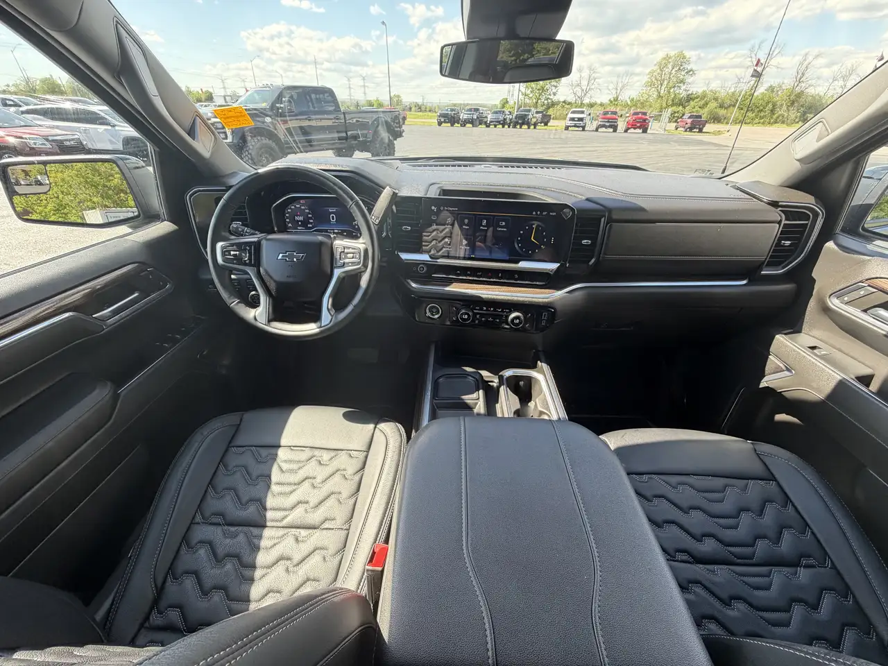 Chevrolet Silverado 1500 - Image 20