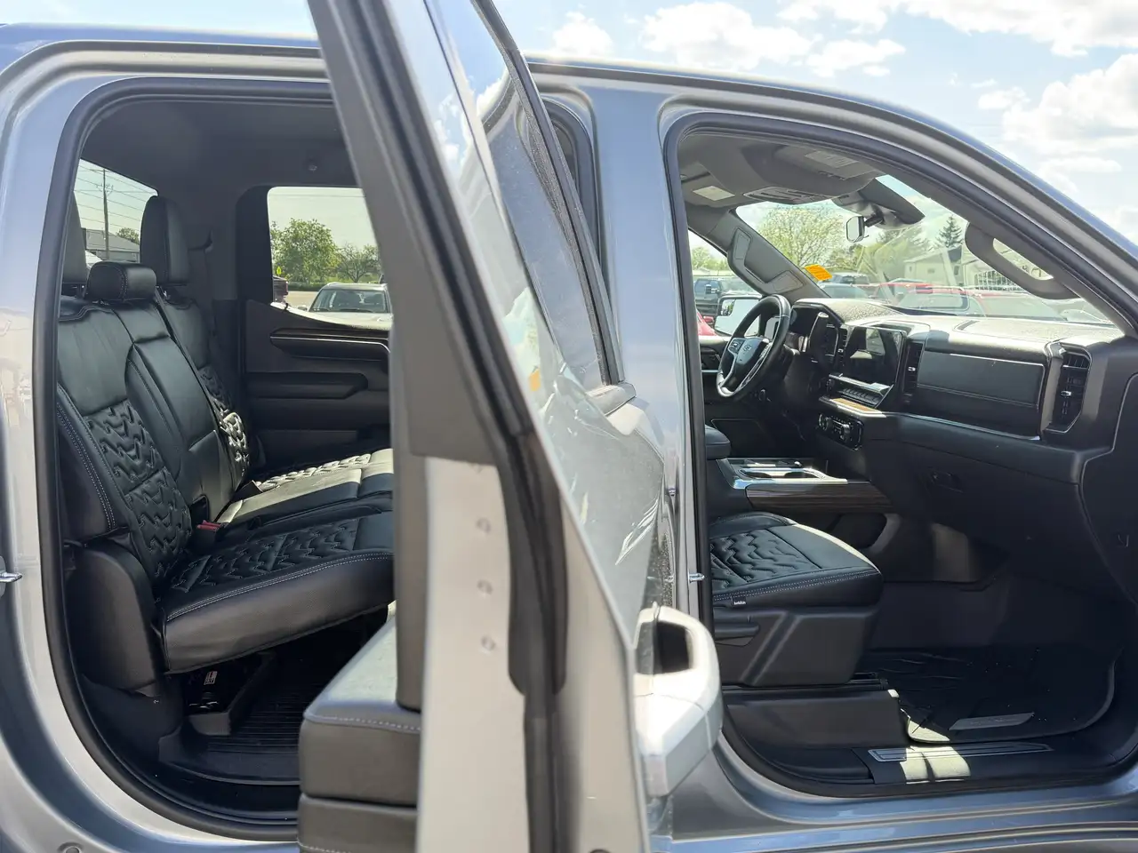 Chevrolet Silverado 1500 - Image 16