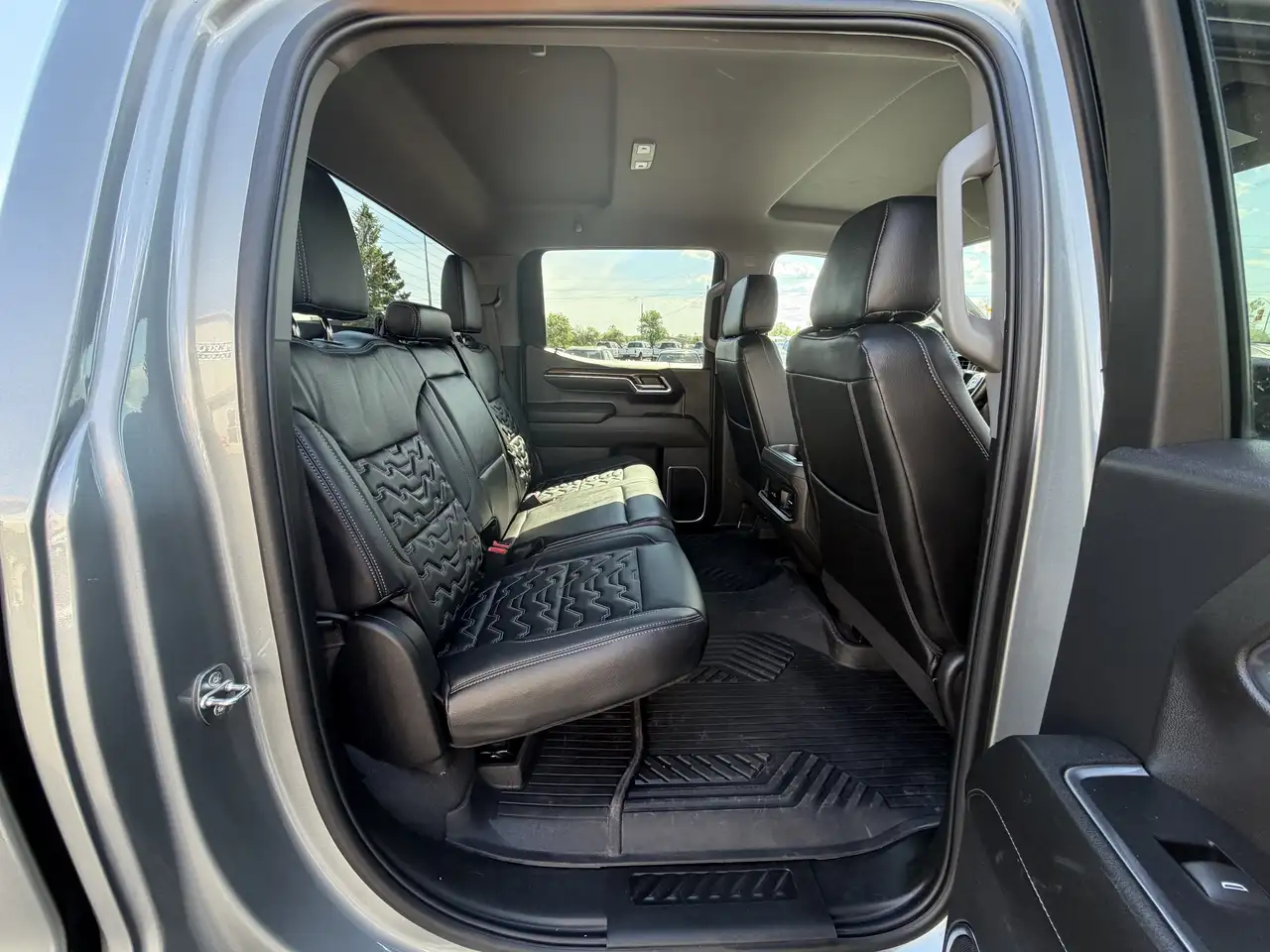 Chevrolet Silverado 1500 - Image 17