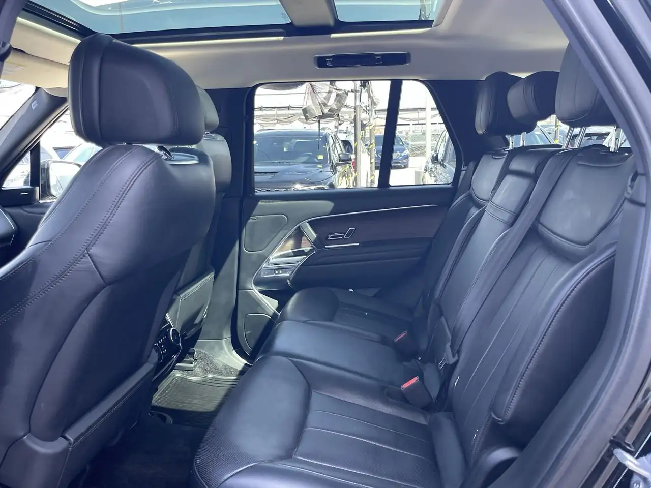 Land Rover Range Rover - Image 31