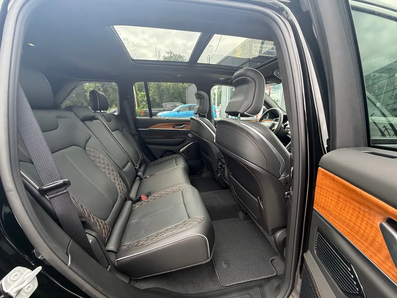 Jeep Grand Cherokee - Image 37