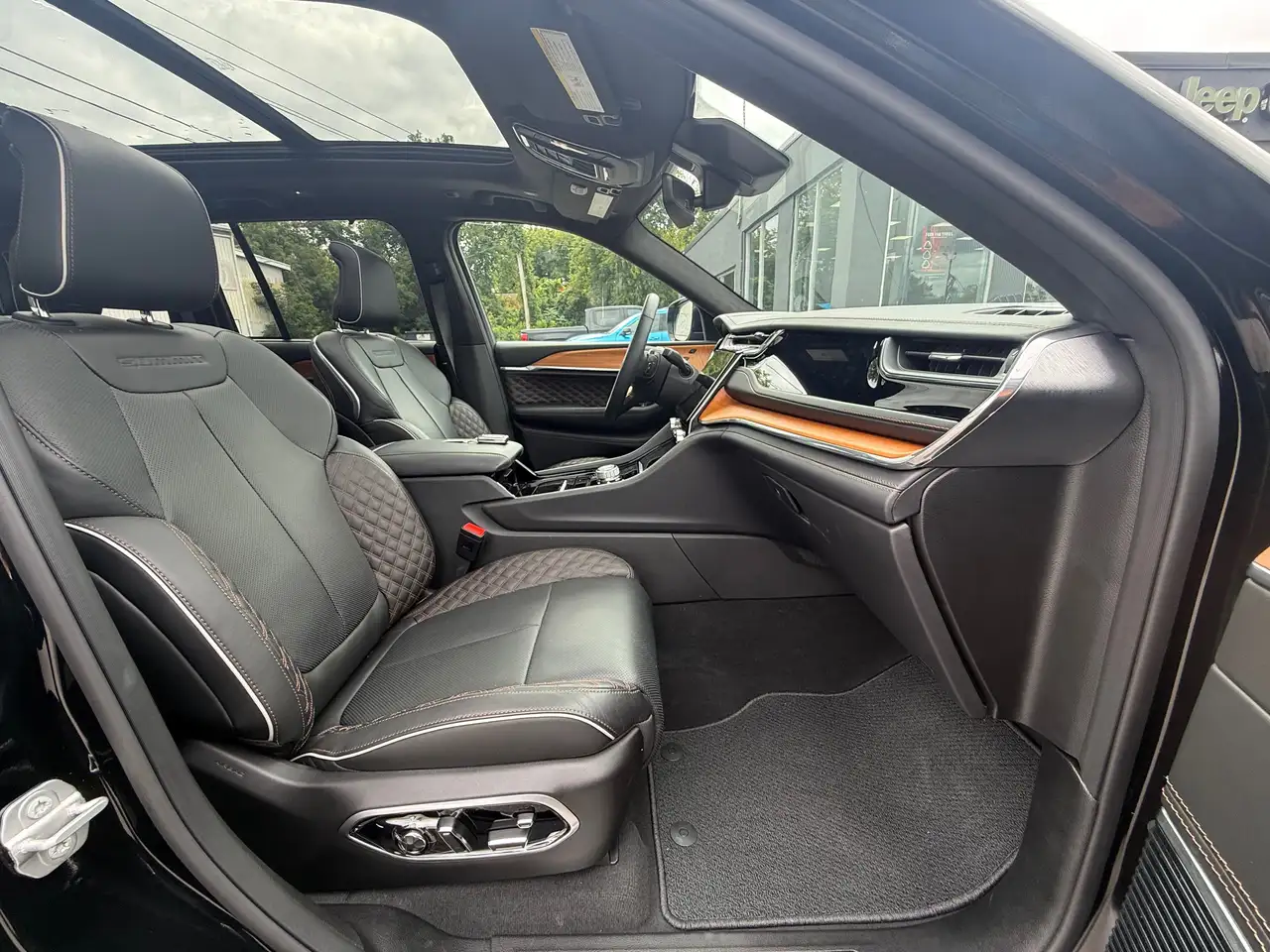Jeep Grand Cherokee - Image 38