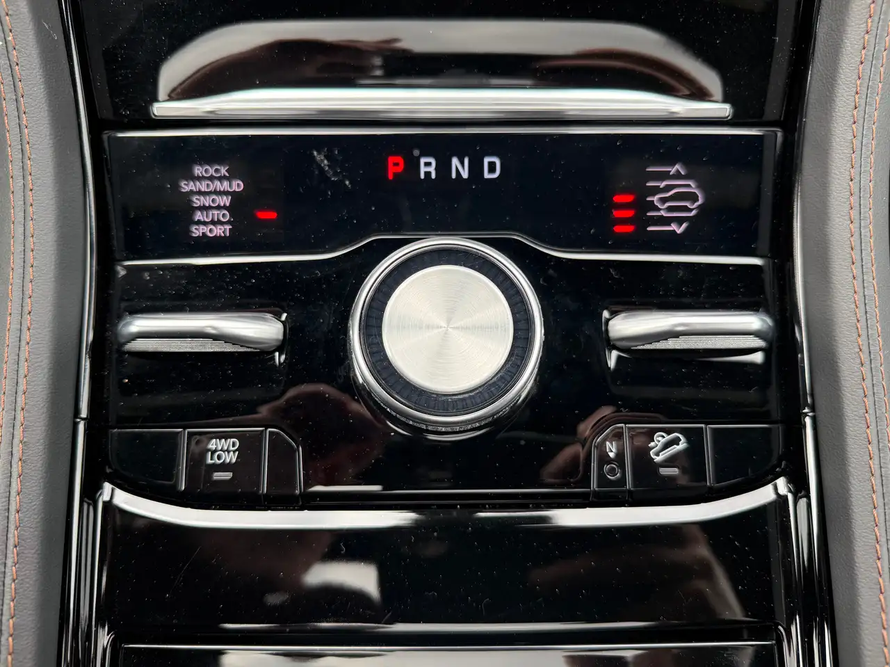 Jeep Grand Cherokee - Image 28