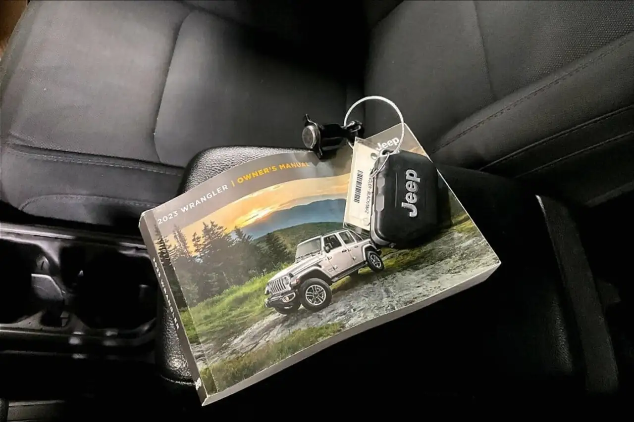 Jeep Wrangler - Image 12