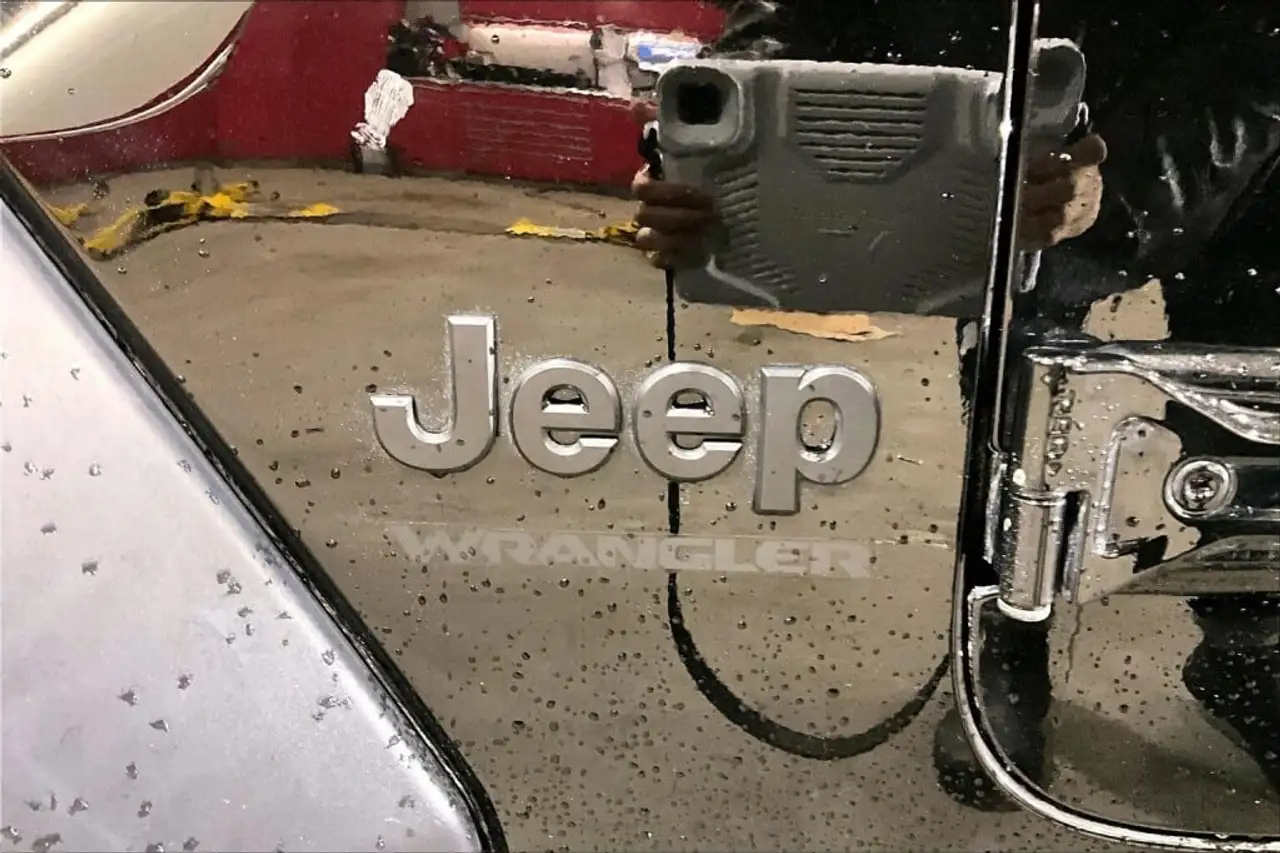 Jeep Wrangler - Image 32