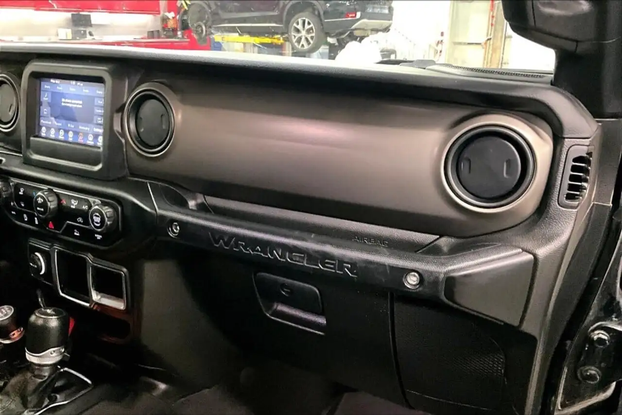 Jeep Wrangler - Image 16