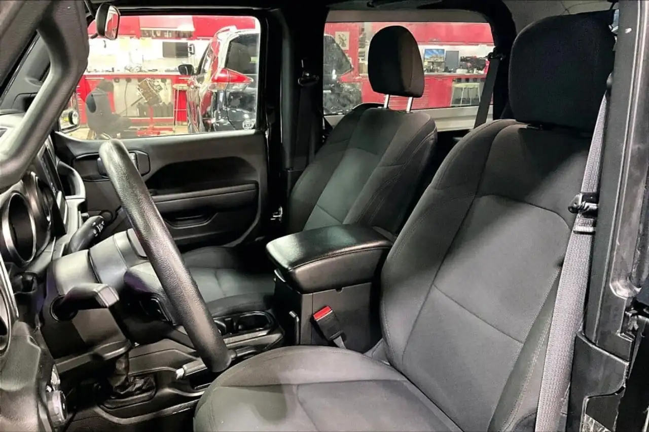 Jeep Wrangler - Image 25
